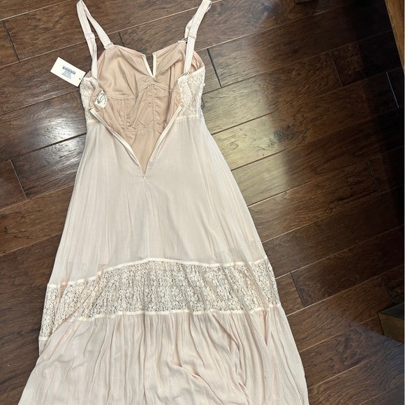 Joyfolie Rinnah Dress in Shell Size M NEW WITH TAGS - Picture 4 of 5